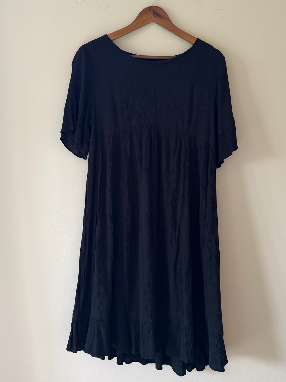 Isabel Maternity by Ingrid & Isabel Black Short-Sleeve Swing Tunic Midi Dress